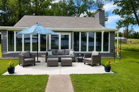Large patio & comfy furniture
