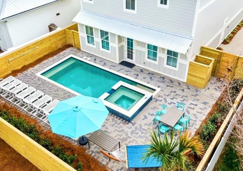 Welcome to Spiny Lobster 🦞 | Sleeps 20 with 6 King Bedrooms, a Private HEATED Pool & Spa, FREE 6-Seat Golf Cart, and Private Beach Access just steps away!