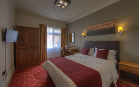 Double Room | Desk, blackout drapes, free WiFi, bed sheets