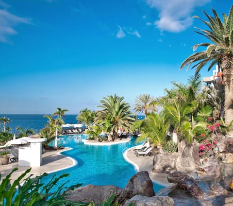 2 outdoor pools, pool umbrellas, sun loungers