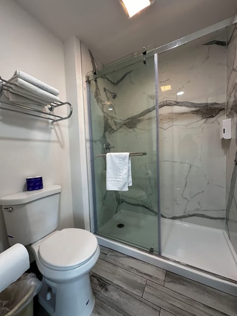 Room, 2 Queen Beds, Non Smoking | Bathroom | Combined shower/tub, towels