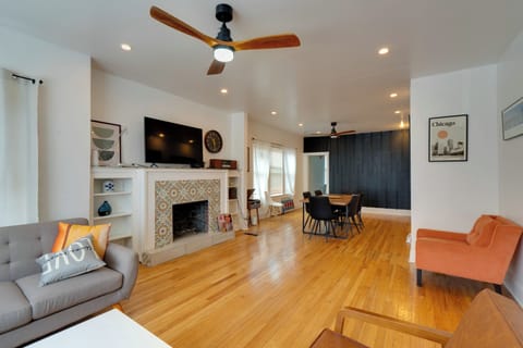 Chicago Vacation Rental | 3BR | 2BA | 2,300 Sq Ft | 8 Steps to Enter