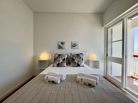 3 bedrooms, bed sheets