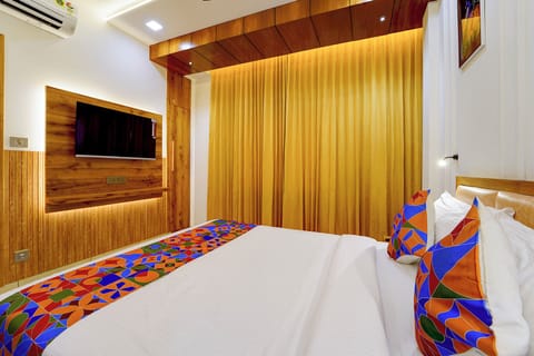 Executive Room | Egyptian cotton sheets, premium bedding, in-room safe, desk