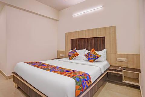 Egyptian cotton sheets, premium bedding, in-room safe, desk