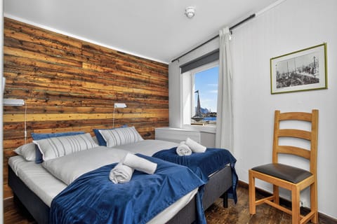 Double or Twin Room, 2 Twin Beds, Mountain View, Oceanfront | WiFi (free), bed sheets