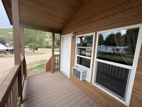 Premium Cabin, 1 Bedroom, Non Smoking, Pets Allowed | Exterior detail