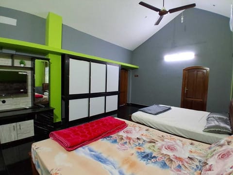 Deluxe Double Room | Desk, laptop workspace, WiFi (free)