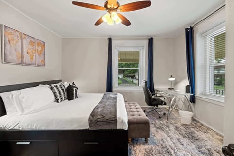 Float into bed & sleep softly day or night with blackout curtains and white noises machines. Luxurious King sized bed with fresh linens and Egyptian cotton sheets are ready to greet you. 
Virtual tour: bit.ly/660U1
Video tour: youtu.be/R5n8gJubqj8