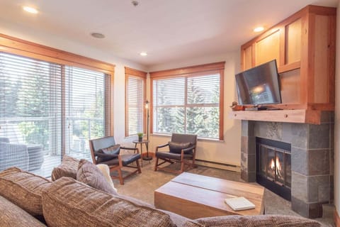 Living area: Smart TV