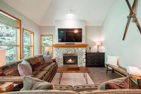 Smart TV, gas fireplace and pull out couch
