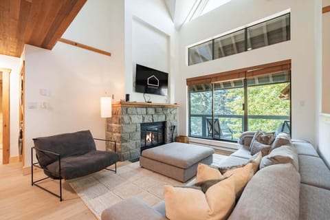 Living area: Smart TV