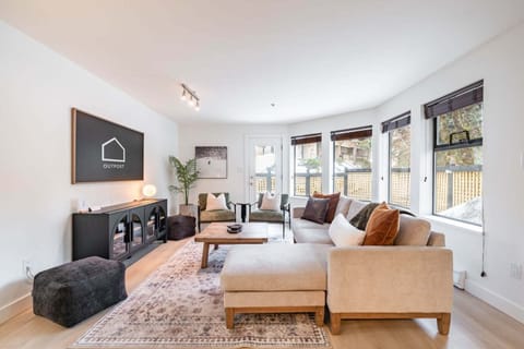 Living area: Smart TV