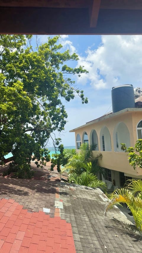 Deluxe Single Room, Balcony, Sea View | Property grounds