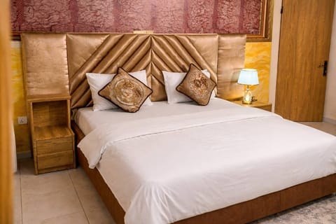 Double Room, City View | Iron/ironing board, WiFi (free)