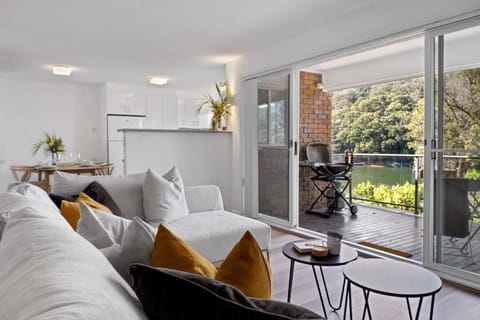 Apartment, 2 Bedrooms, Patio, Lake View | Living area