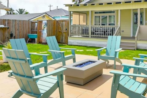 Galveston Vacation Rental | 3BR | 2BA | 1,240 Sq Ft | 6 Steps to Enter