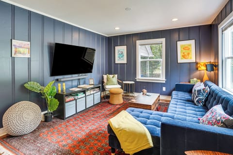 Carrboro Vacation Rental | 2BR | 1BA | 1,025 Sq Ft | Stairs Required