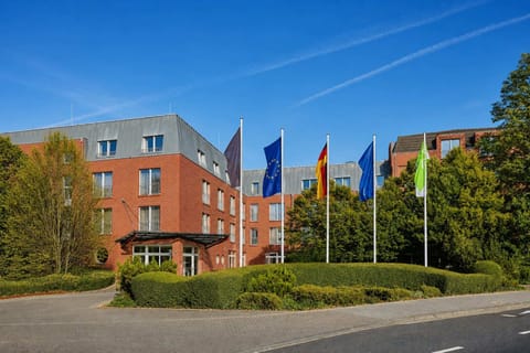 Hotel Exterior [summer]
