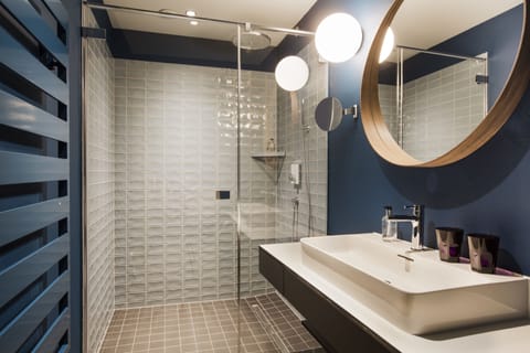 Luxury Double Room | Bathroom | Rainfall showerhead, eco-friendly toiletries, hair dryer, towels