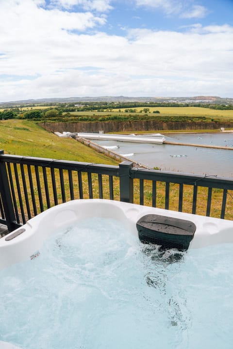 Hot Tub / whirlpool bath (Outdoor)