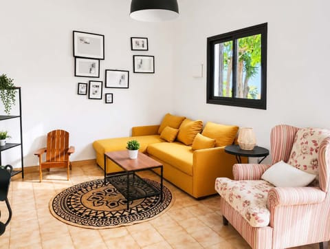 Vista salon, Sofa