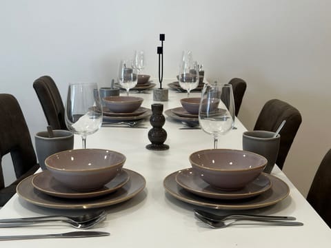Basic Apartment | Dining room
