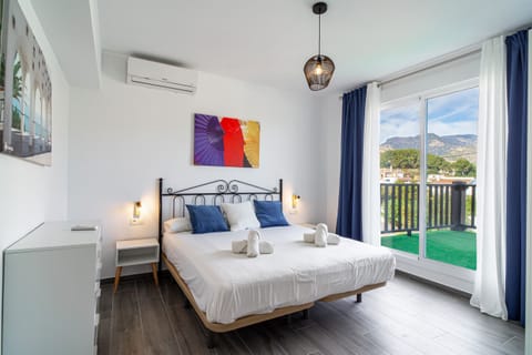 3 bedrooms, cribs (free), bed sheets