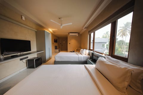 Egyptian cotton sheets, premium bedding, laptop workspace, WiFi (free)