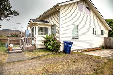 Charming two-story vacation home featuring classic siding, private entrance, and convenient parking in a quiet residential neighborhood.