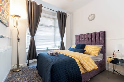 Luxury House, Non Smoking | Desk, laptop workspace, iron/ironing board, WiFi (free)