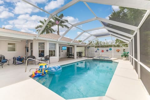 Pool | Pool & Spa Combo | Screened Enclosure