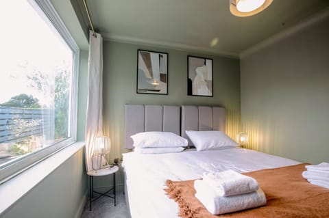 2 bedrooms, iron/ironing board, WiFi (free), bed sheets