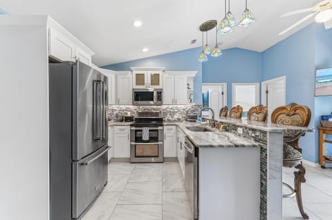 Condo, 2 Queen Beds (The Flying Mermaid) | Private kitchen