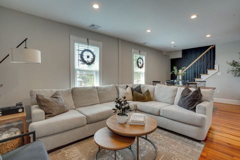 Everett Vacation Rental | 4BR | 2BA | 2,000 Sq Ft | Steps to Enter
