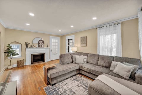 Spacious living room w/ a fireplace & hardwood floors, perfect for relaxing evenings.