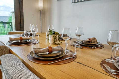 Condo, 2 Bedrooms | Dining