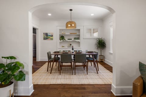 House, 4 Bedrooms | Dining