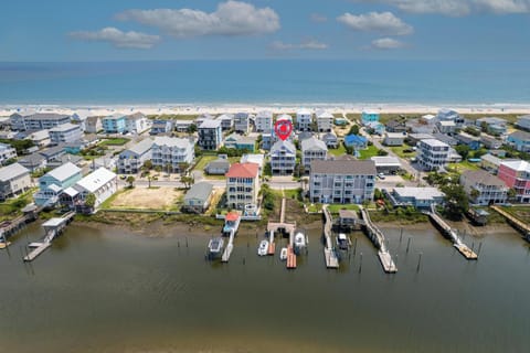 Conveniently located with a short walk to the beach or canal. 