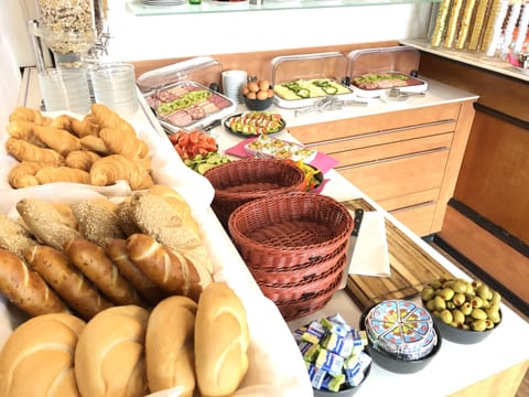 Daily buffet breakfast for a fee