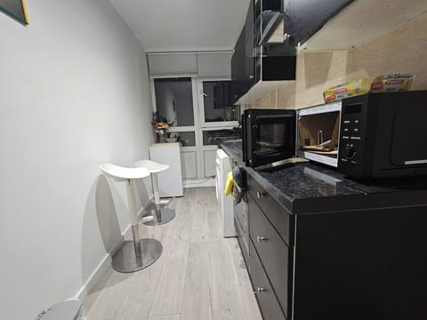 Apartment, 2 Bedrooms, Accessible, Smoking | Private kitchen