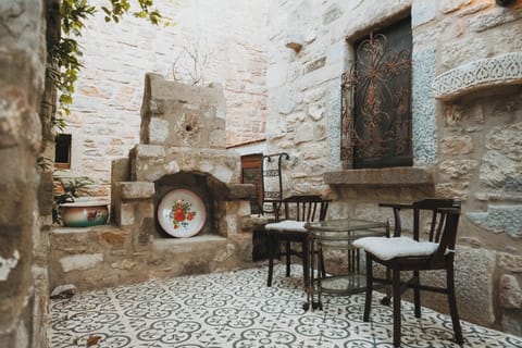 Superior Suite, Kitchenette, Garden View | Outdoor dining
