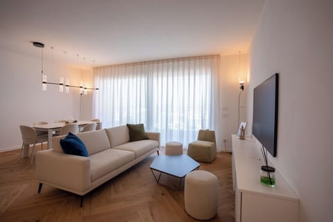 Autumn, Kitchen, Living Room, Spring, Summer