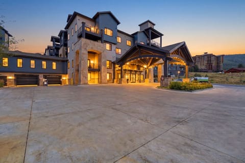 Welcome to your mountain retreat, where modern comfort meets alpine charm.
Exterior
