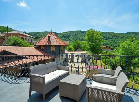 House (Three Bedroom Villa with Outdoor Pool) | Terrace/patio