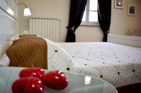 Triple Room | Desk, blackout drapes, soundproofing, free WiFi