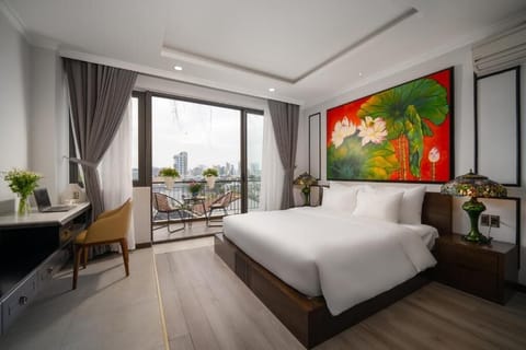 Deluxe Double Room, Balcony, City View | Minibar, blackout drapes, soundproofing, iron/ironing board (on request)