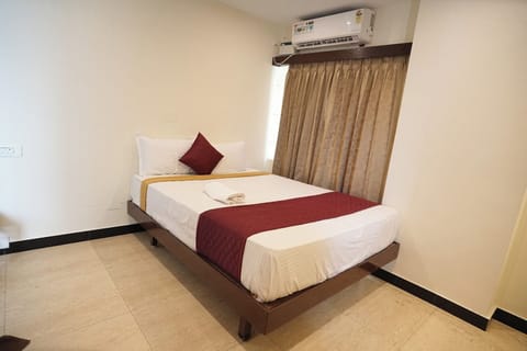Deluxe Double Room, City View | In-room safe, desk, laptop workspace, WiFi (free)