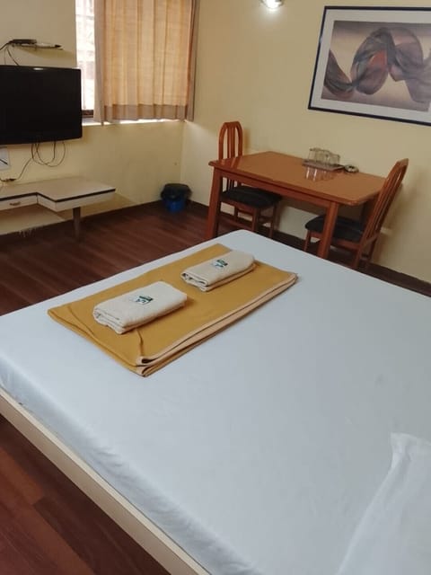 Desk, laptop workspace, WiFi (free)