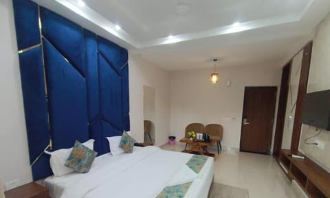 Superior Double Room, Balcony | Desk, laptop workspace, WiFi (free)